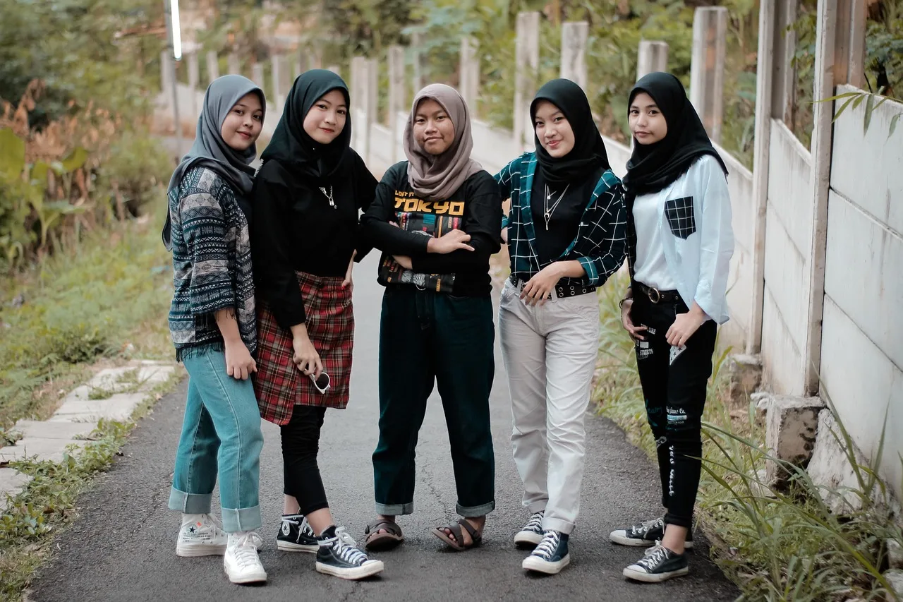 kvinder, venner, hijab, gruppe, piger, venskab, sammen, stil, positur, smil, photo shoot, portræt, venskabsdag